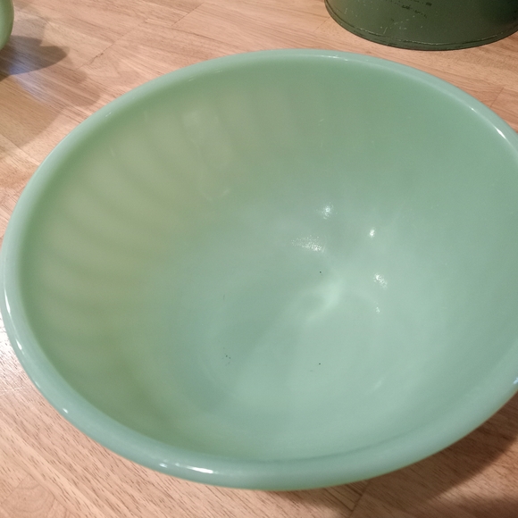 Vintage Fire King Jadite Green Swirl Mixing Bowl - Picture 3 of 7